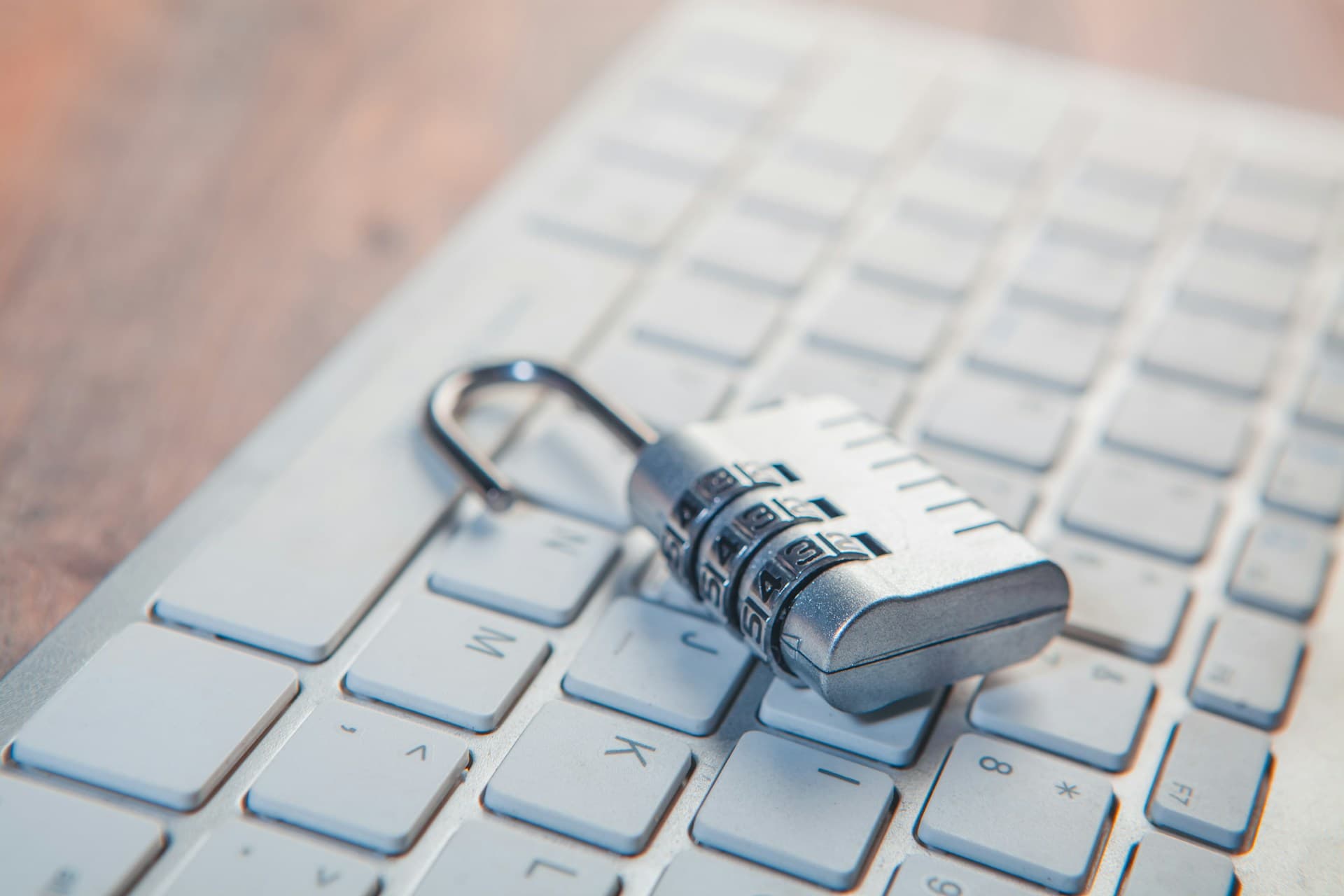 Czy dane medyczne online są bezpieczne – co mówi teoria, a co pokazuje praktyka